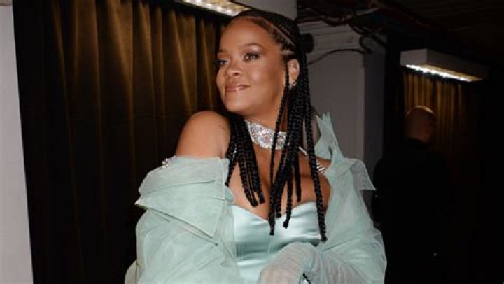 Rihanna Rocks Vintage Lace Corset For Spring Savage X Fenty Campaign – Hollywood Life