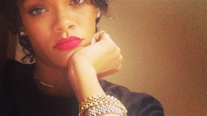 Rihanna’s Curly Hair — Debuts Short Hair Makeover With Red Lipstick – Hollywood Life