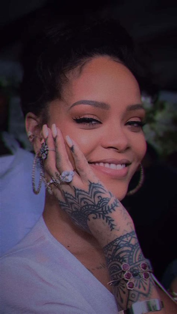 Rihanna’s Hand Tattoo — New Design By Bang Bang In Dominican Republic – Hollywood Life