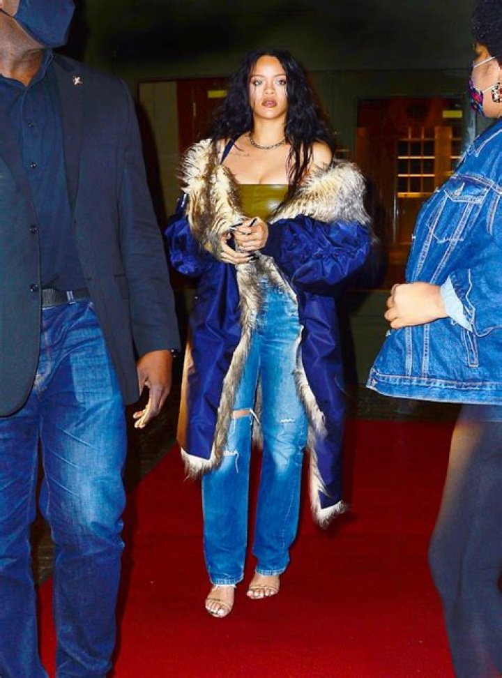 Rihanna’s Leather Tube Top In NYC – See Outfit Photos – Hollywood Life