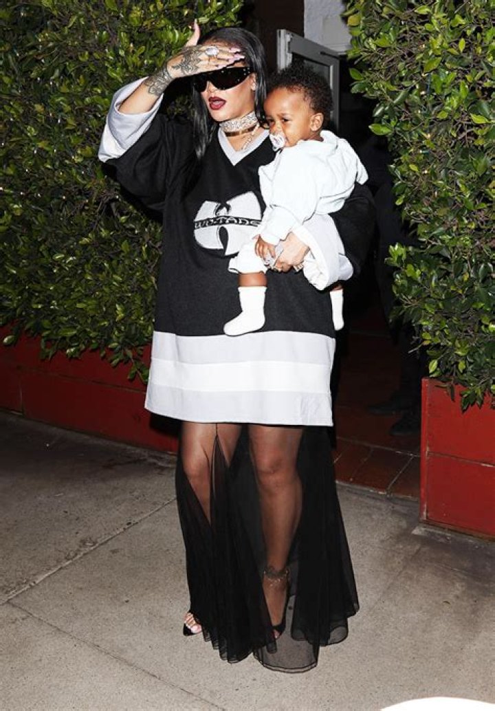 Rihanna’s Sheer Skirt & Wu-Tang Shirt While Holding Son: Photos – Hollywood Life