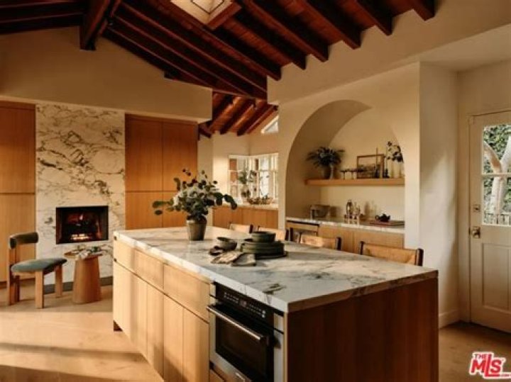 Rihanna Sells $6.6 Million Hollywood Hideaway: See Her Stunning Bedrooms, Kitchen & Views