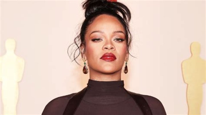 Rihanna Shares Topless Images From First Pregnancy: Photos – Hollywood Life