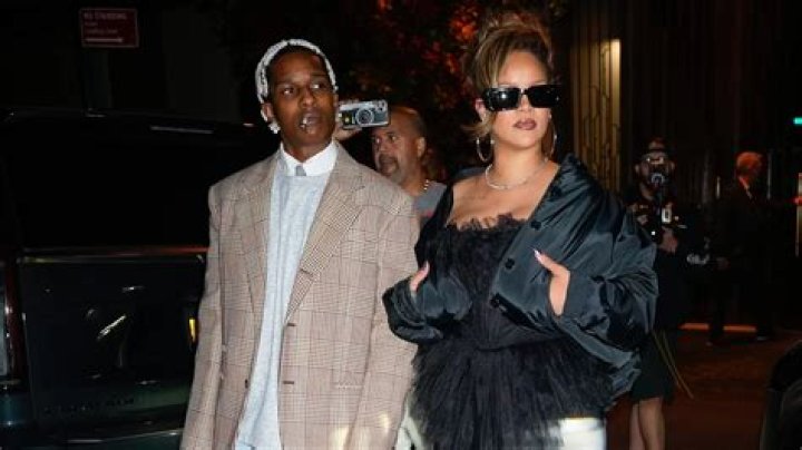 Rihanna Shows Off Her Glowing Skin While Makeup-Free For Night Out With Friends