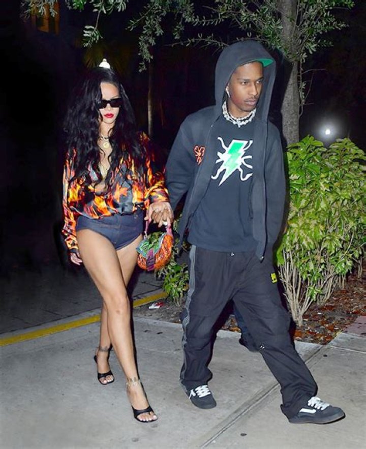 Rihanna Wears Short Shorts With A$AP Rocky On Miami Date Night: Pics – Hollywood Life