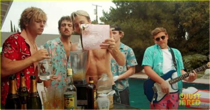 Riker Lynch &The Beachcombers’ Release ‘Escape (The Pina Colada Song)’ – Hollywood Life