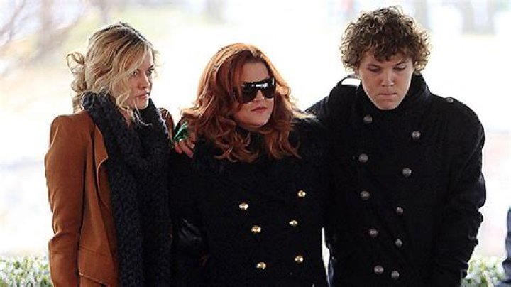 Riley Keough Mourns Lisa Marie Presley & Brother Benjamin With Photo – Hollywood Life