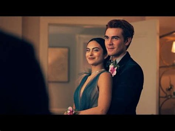 ‘Riverdale’s Phoebe Miu On Jughead Being MIA, Jessica Not Letting Him ‘Forget’ His Past & More