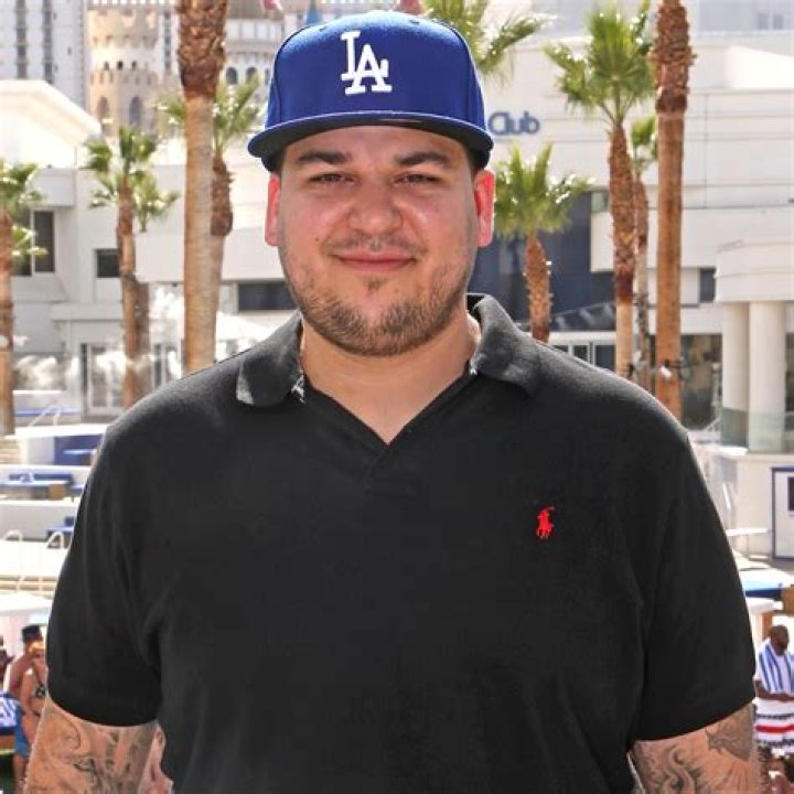 Rob Kardashian Shows Off Weight Loss In Stormi Webster’s Birthday Pic – Hollywood Life