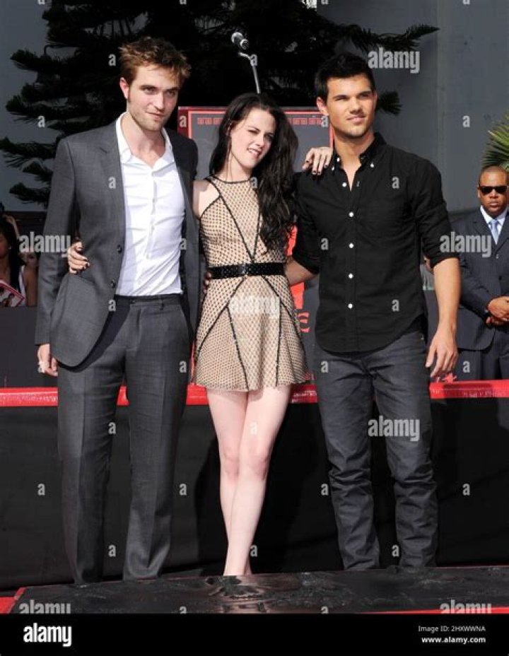 Rob Pattinson and Kristen Stewart's 'Breaking Dawn' Sex Bed Revealed! We Think This Is it — Agree?