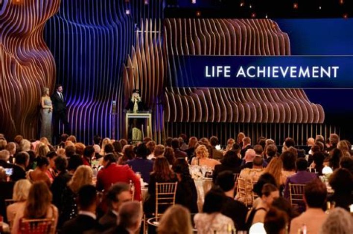 Robert De Niro Blasts ‘Abuse Of Power,’ Gets Political As He Accepts SAG Life Achievement Award