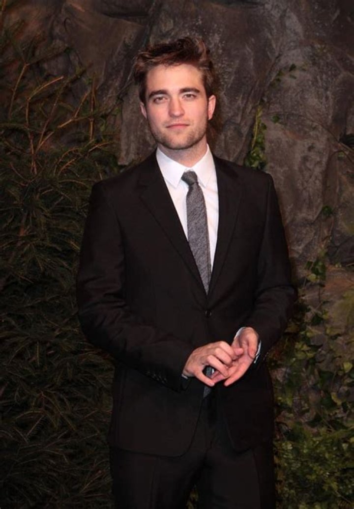 Robert Pattinson Being Recruited By Scientologists? — Report