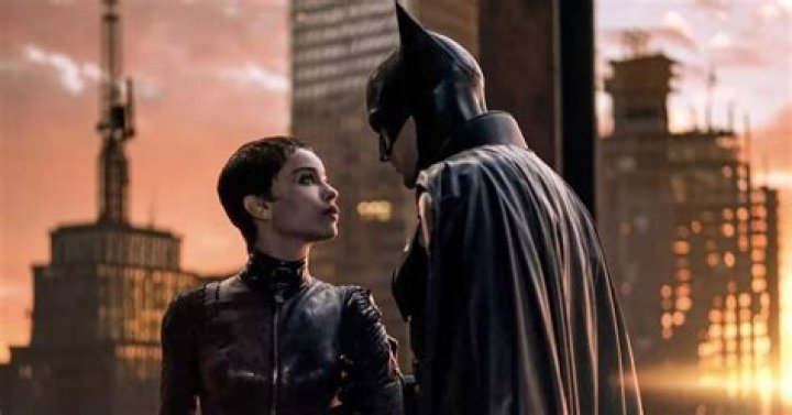 Robert Pattinson & Zoe Kravitz’s Catwoman Fight – Hollywood Life