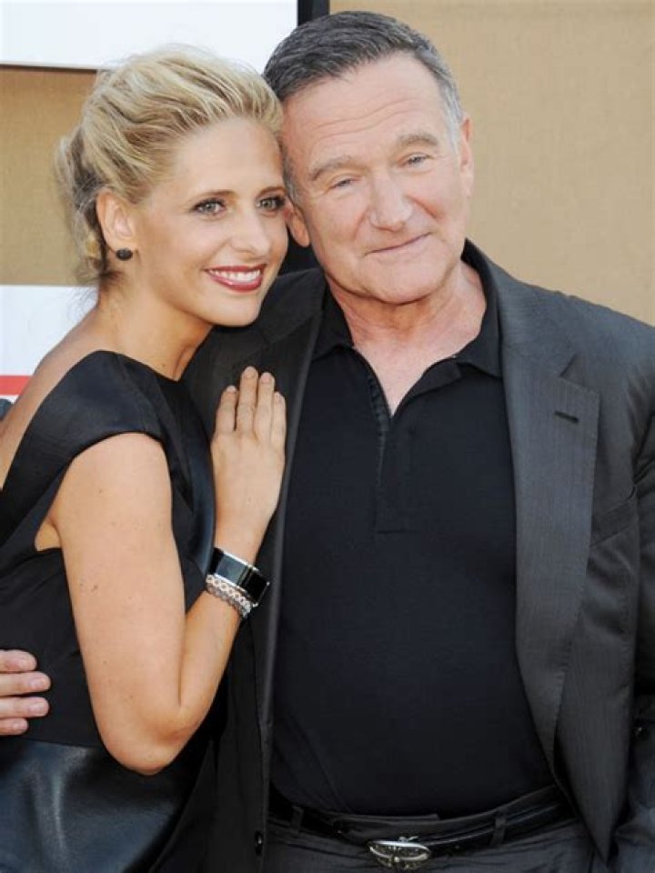 Robin Williams Dies — Sarah Michelle Gellar Reacts To ‘Crazy Ones’ Star’s Death – Hollywood Life