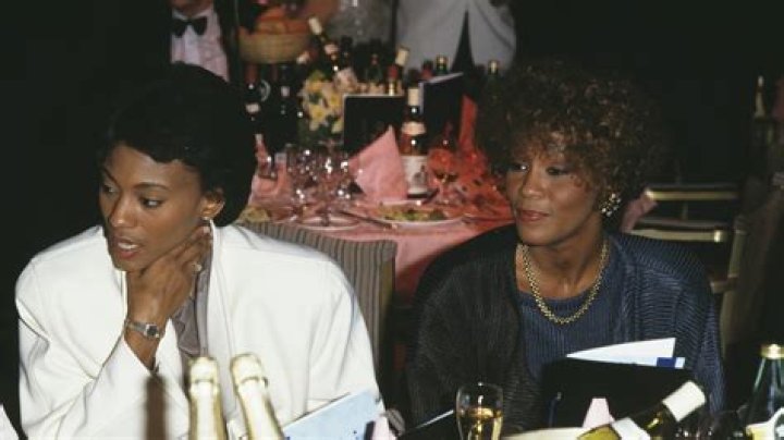Robyn Crawford Describes First Kiss With Whitney Houston – Hollywood Life