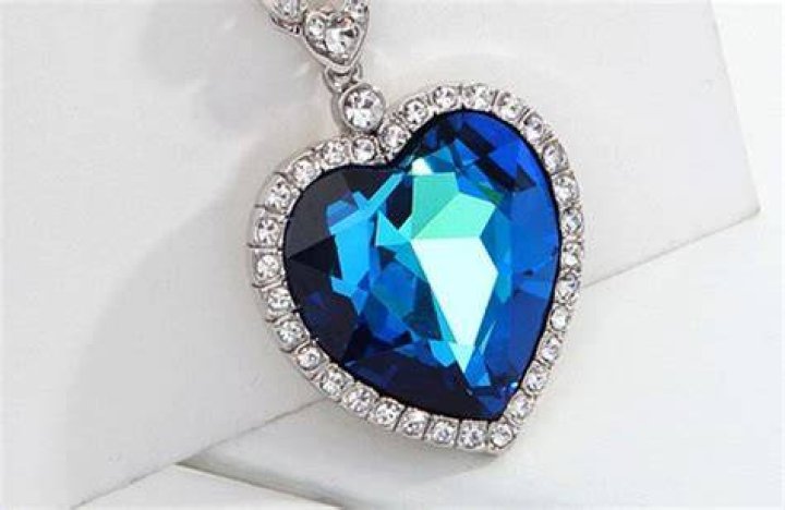 Rocks Heart Of The Ocean Jewelry – Hollywood Life