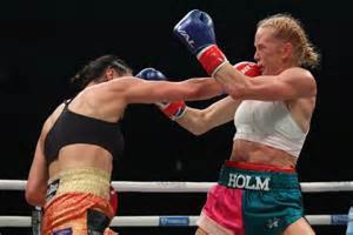 Ronda Rousey: Fans Shocked By Purple & Yellow Feet After Holly Holm Fight — Pic