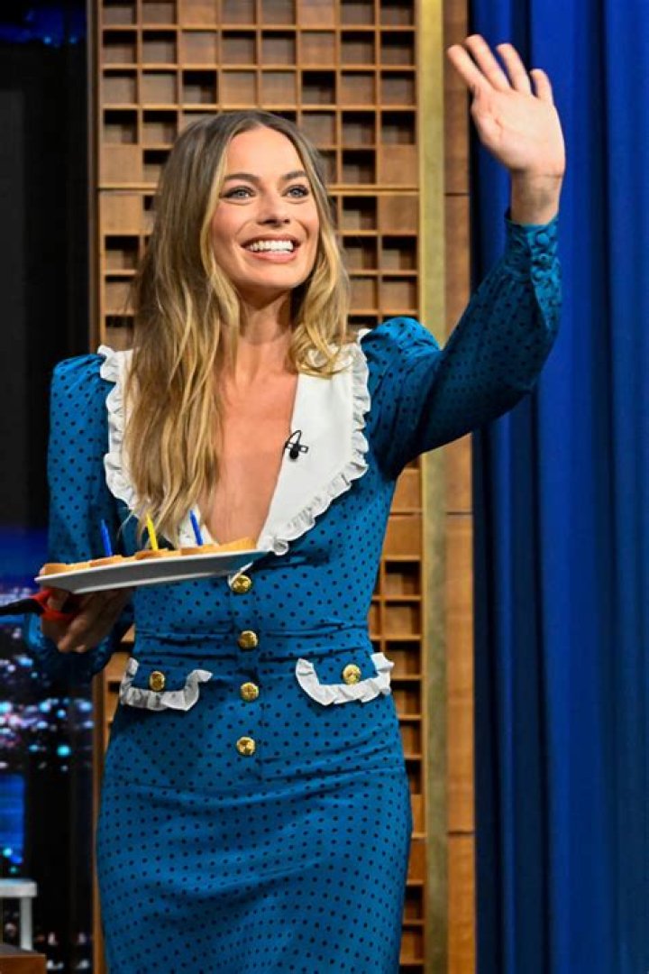 Ronda Rousey’s Cleavage — She Puts Her Boobs On Display On ‘The Tonight Show’ – Hollywood Life