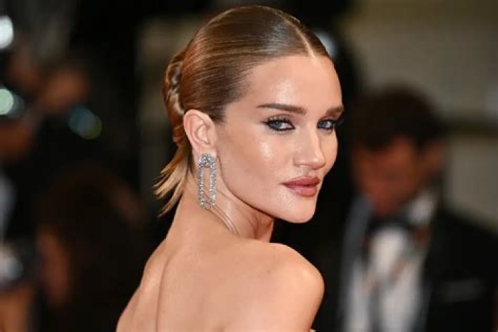 Rosie Huntington-Whiteley, Charli XCX & More Celebs Who Wore Sexy Mini Dresses To The BRIT Awards
