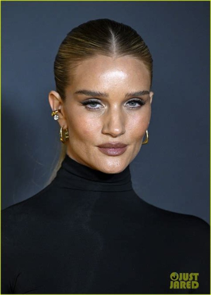 Rosie Huntington-Whiteley’s Nipples — Braless At Balmain Show – Hollywood Life