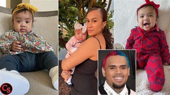 Royalty Brown, 5, Proves She’s The Best Big Sis By Changing Baby Aeko’s Diaper — Sweet Pic