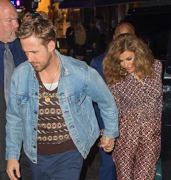 Ryan Gosling & Eva Mendes Take Daughters Trick-Or-Treating In Sydney – Hollywood Life