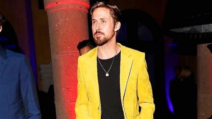 Ryan Gosling’s Yellow Suit – Photos – Hollywood Life