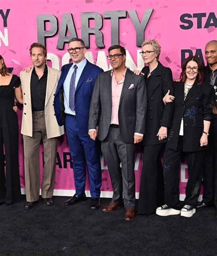 Ryan Hansen Talks Lizzy Caplan’s Absence From ‘Party Down’: Exclusive – Hollywood Life