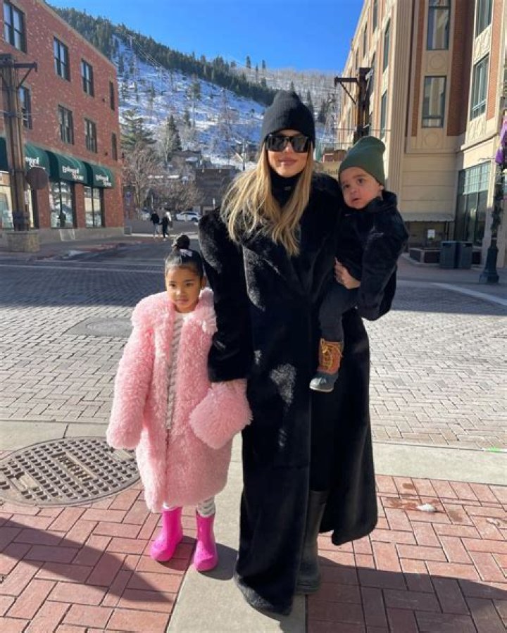 Safaree Samuels & Daughter, 9 Mos., Twin In Fur Coats As He Shows Her Off In Rare Photo — Cute Pic