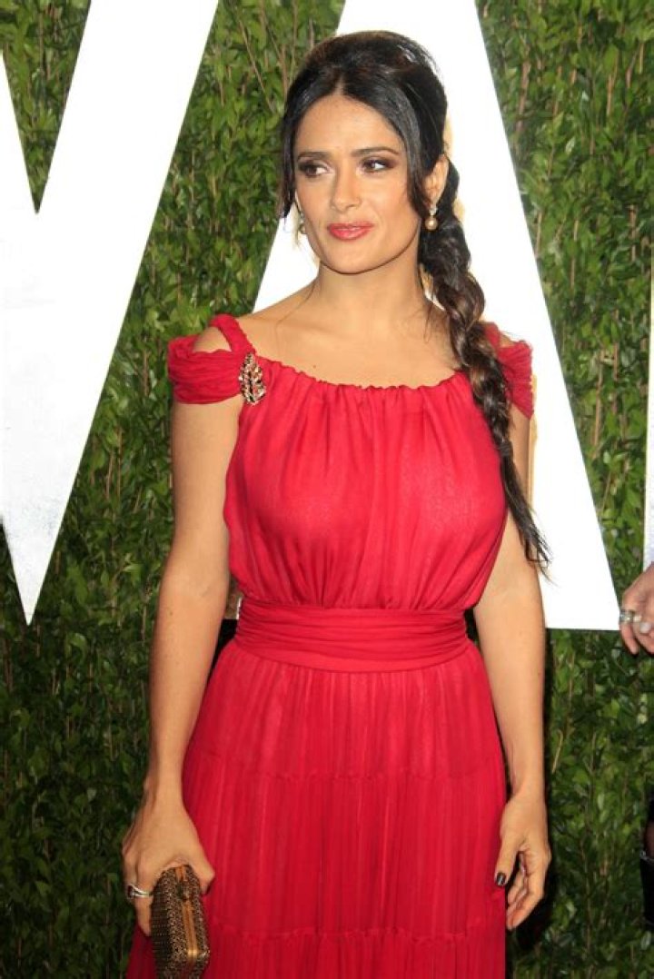 Salma Hayek Dances In Red Bikini On Yacht: Video – Hollywood Life