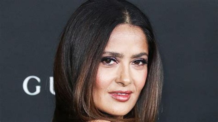 Salma Hayek Looks Gorgeous In ‘No Makeup’ Selfie On Vacation – Hollywood Life