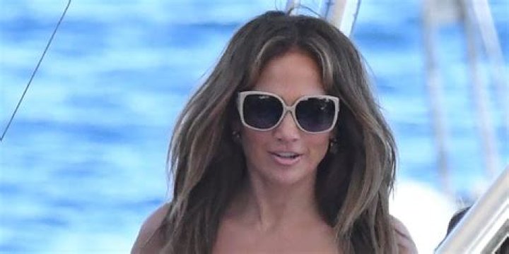 Salma Hayek Rocks Bikini On A Boat: Photo – Hollywood Life