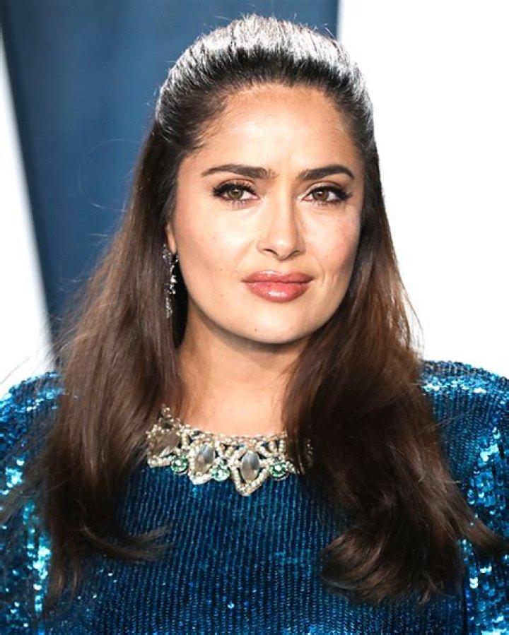 Salma Hayek Rocks Green Hair For Mexican Independence Day: Video – Hollywood Life