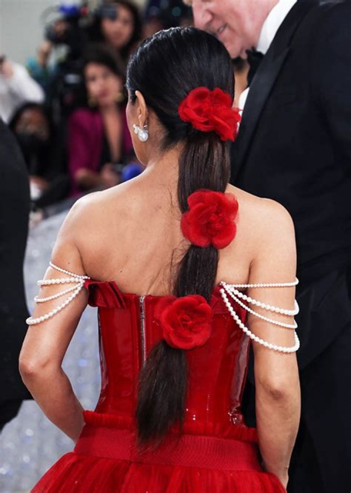 Salma Hayek’s Met Gala 2023 Dress: Photo – Hollywood Life