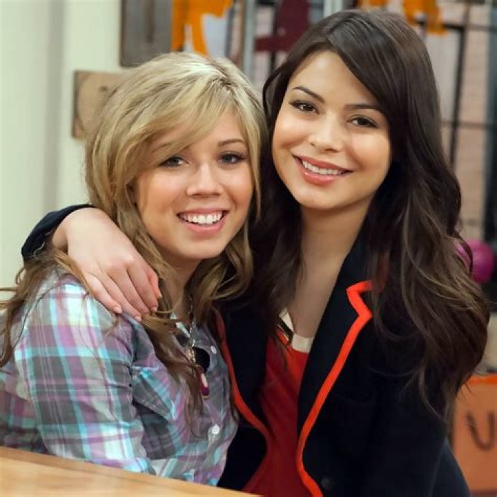 ‘Sam & Cat’ Canceled? Nickelodeon Series In Trouble After Jennette McCurdy Pics – Hollywood Life