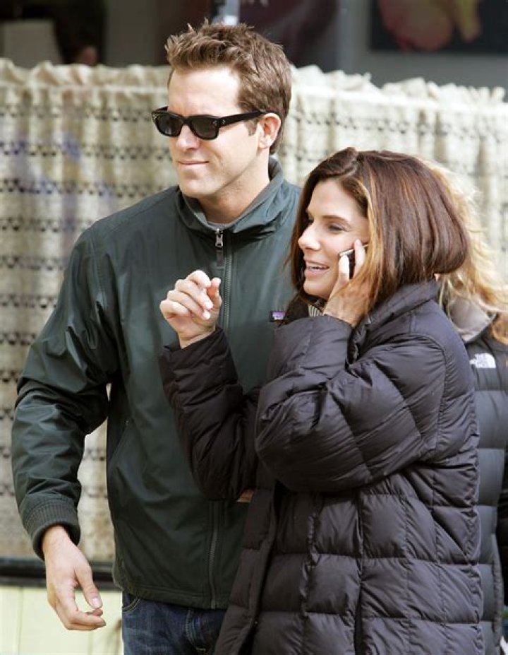 Sandra Bullock & Ryan Reynolds — PICS – Hollywood Life