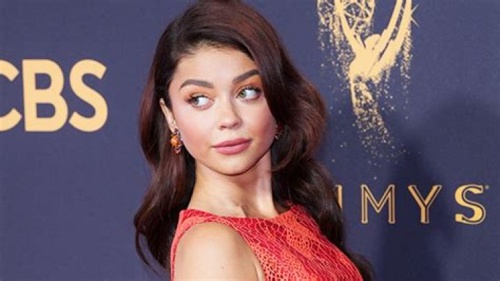 Sarah Hyland’s Red Bikini Sun Tanning: Photo – Hollywood Life
