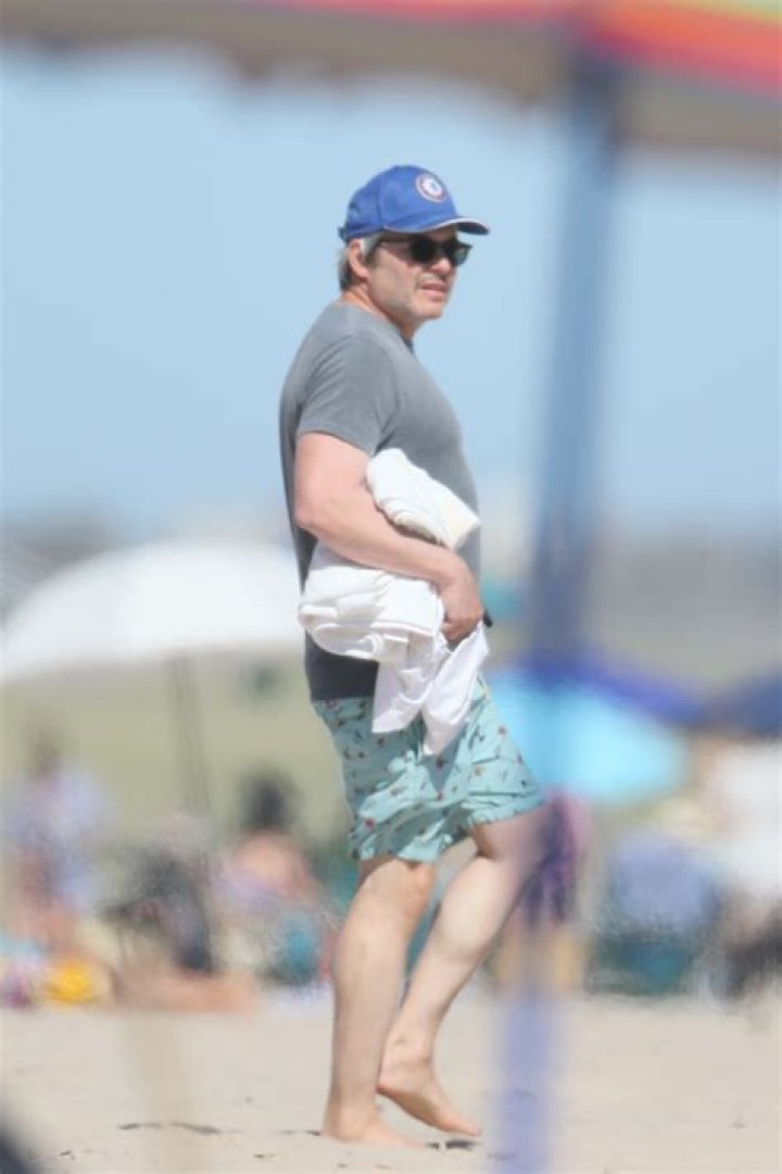 Sarah Jessica Parker & Matthew Broderick Hit Up Hamptons Beach: Pics – Hollywood Life