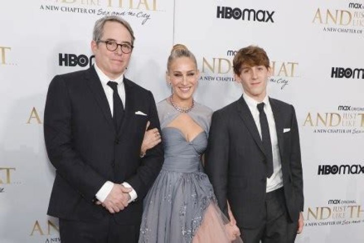 Sarah Jessica Parker & Matthew Broderick Take Kids To Broadway Show – Hollywood Life