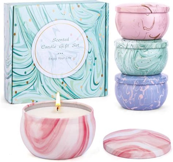 Sarah Michelle Gellar Recommends This Candle as a Gift & It’s Less Than $30