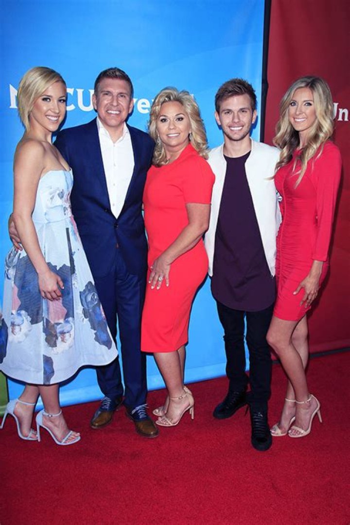 Savannah & Lindsie Chrisley Post Cryptic Quotes After Parents’ Sentencing: ‘Keep Building Your Ark’