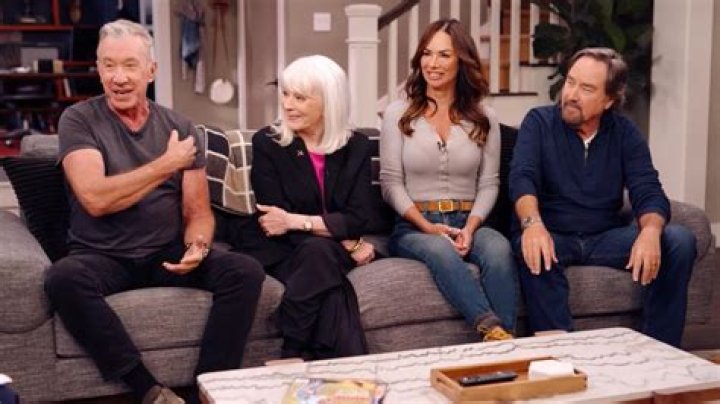 ‘Saved By The Bell’s Original Cast Reunites In Revival’s Season Two – Hollywood Life
