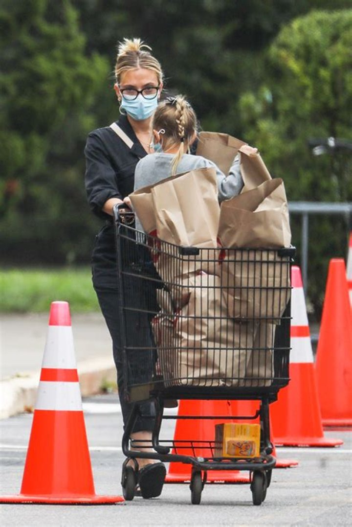 Scarlett Johansson Enjoys Rare Outing With Daughter Rose, 6, Running Errands In The Hamptons: Pics