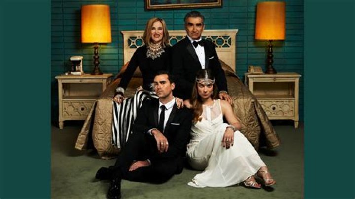 ‘Schitt’s Creek’s Emily Hampshire On Stevie Budd Spin-Off & More – Hollywood Life