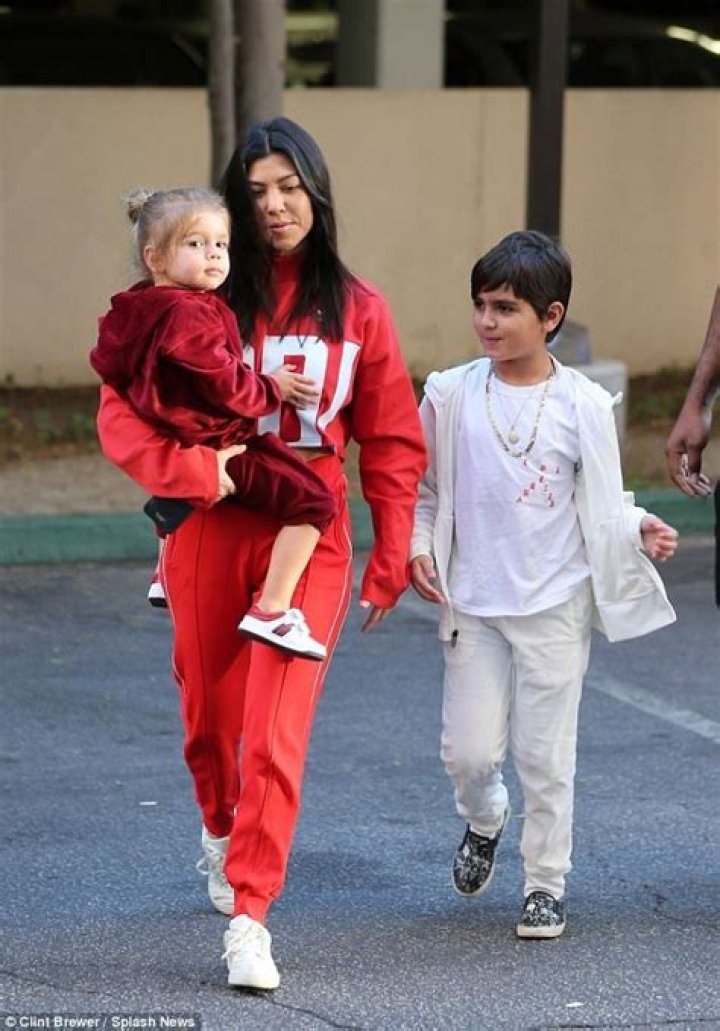 Scott Disick Ditches Kourtney Kardashian & Leaves Her To Juggle All 3 Kids: Pics