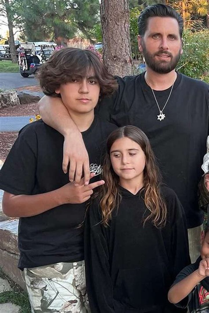 Scott Disick Posts Adorable Pic Of His ‘Squad’ Penelope, 8, & Reign, 5, Chilling Fireside