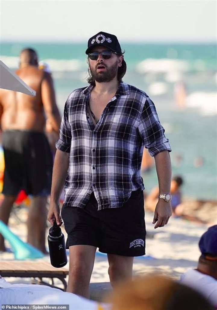 Scott Disick Spends July 4th Surrounded By Bikini Clad Models At The Beach in Sizzling New Photos