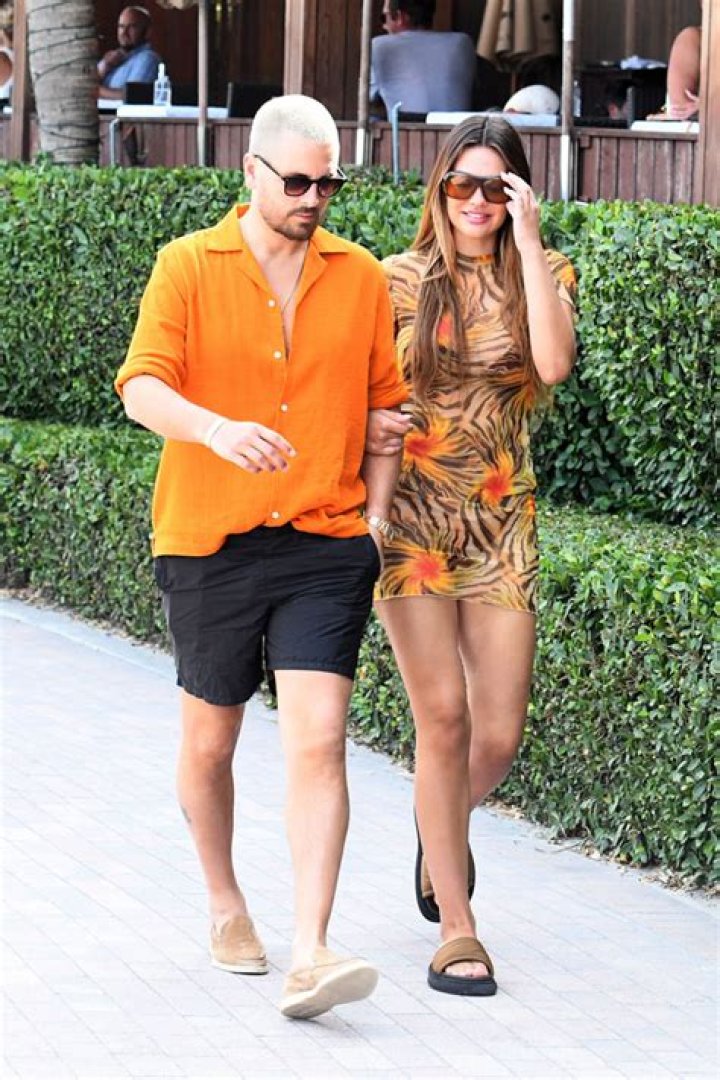 Scott Disick Sweetly Snuggles GF Amelia Hamlin As They Go For A Hamptons Boat Ride With Penelope, 9 — Photos