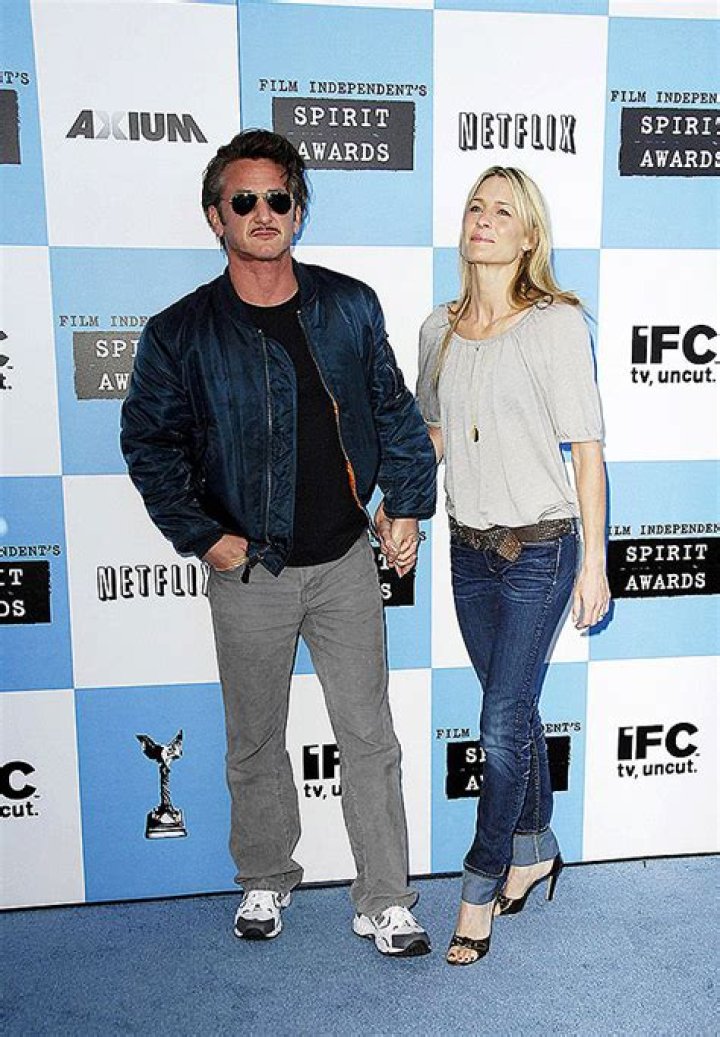 Sean Penn & Robin Wright In Los Angeles: Photos – Hollywood Life