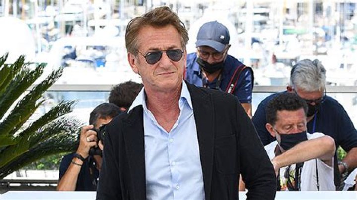 Sean Penn Says Oscars Should Be Cancelled If They Don’t Include Ukranian President Zelenskyy